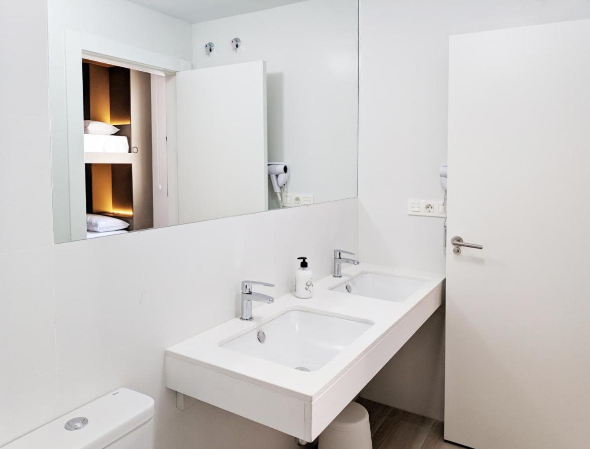 Posto Letto in Dormitorio Femminile con 6 Letti
